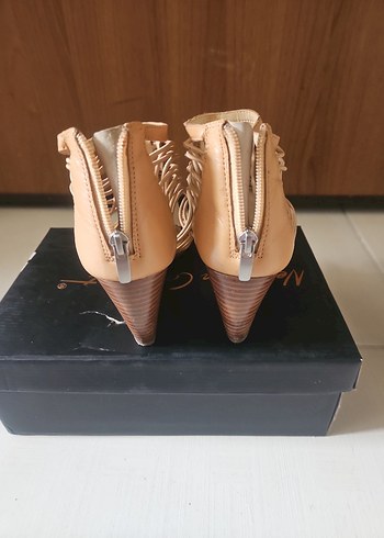 38,5 Beden ten rengi Renk Bej Deri Dolgu Topuklu Kadın Sandalet