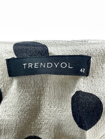 42 Beden çeşitli Renk Trendyol & Milla Bluz %70 İndirimli.