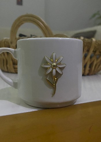 Beyaz Papatya Figürlü Seramik Kupa