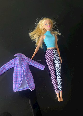 Barbie Bebek ve Mor Ekose Ceket