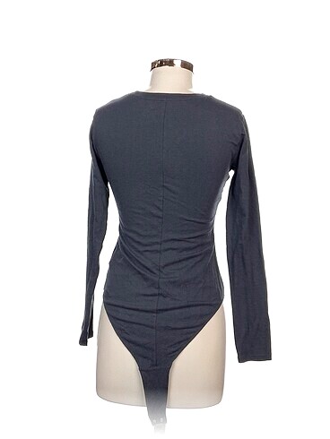 m Beden Levis Bluz %70 İndirimli.