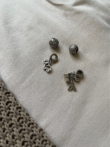 Pandora Pandora charm