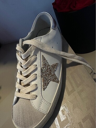 37 Beden beyaz Renk Golden goose 37 orjinal teklifleri değerlendiririm