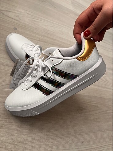 39,5 Beden Adidas ayakkabı