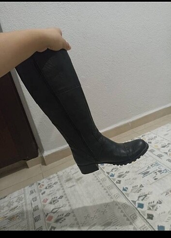 1 2 defa giyinildi cizme
