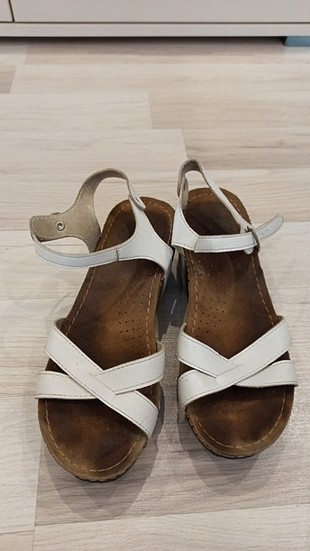 Muya Beyaz-kahverengi dolgu topuk sandalet