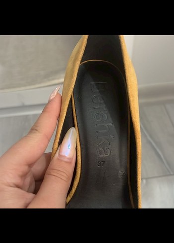 37 Beden sarı Renk Bershka Sarı Süet Stiletto