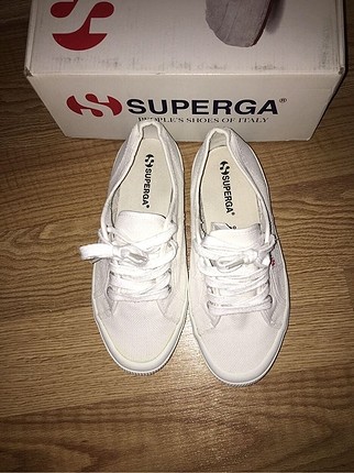 38 Beden Superga