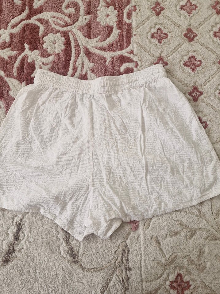Dantel Detaylı Beyaz Keten Mini Şort - Görsel 2