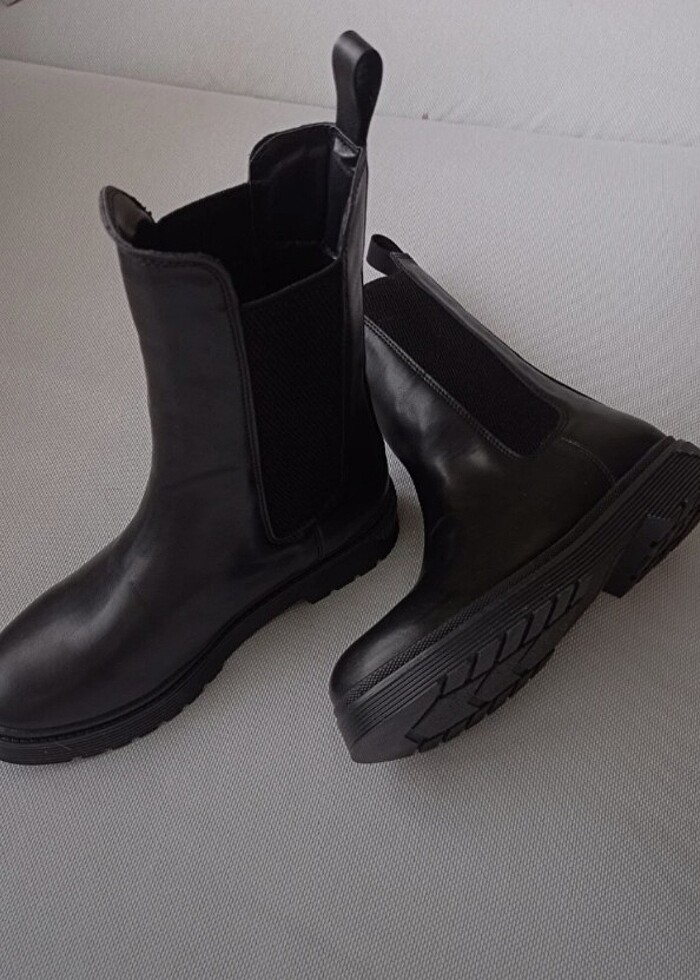 Siyah bot - Görsel 3