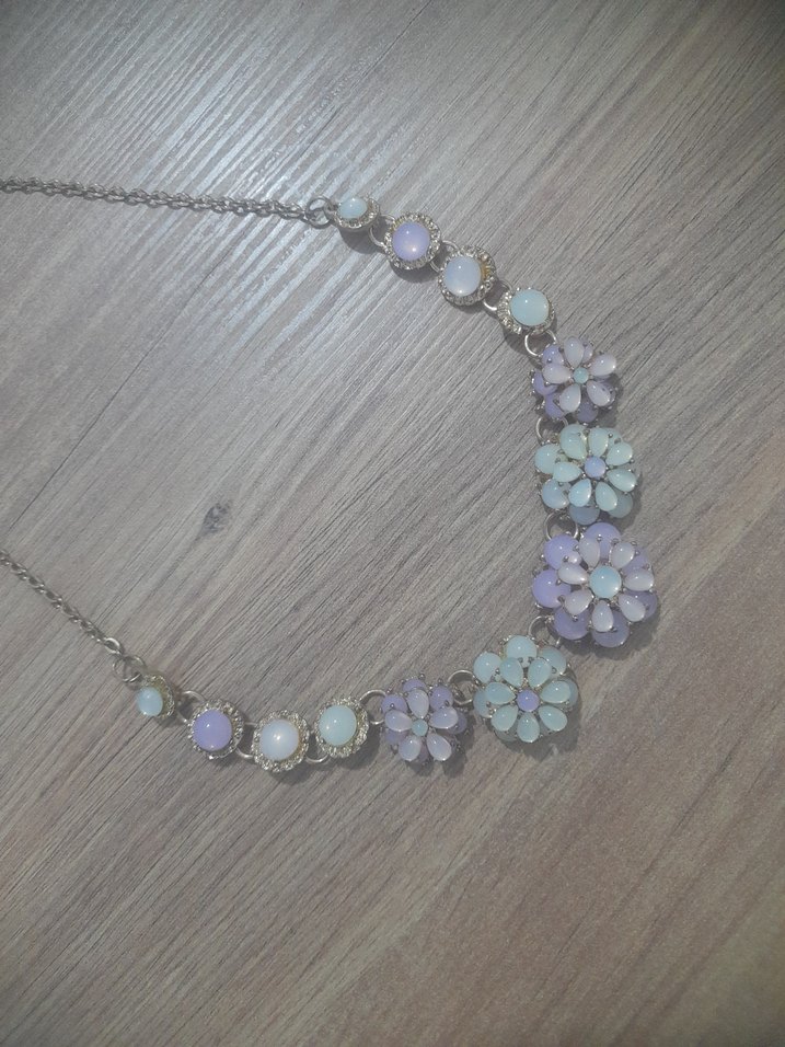 Pastel Renkli Boncuklu Çiçekli Midi Kolye - Görsel 3