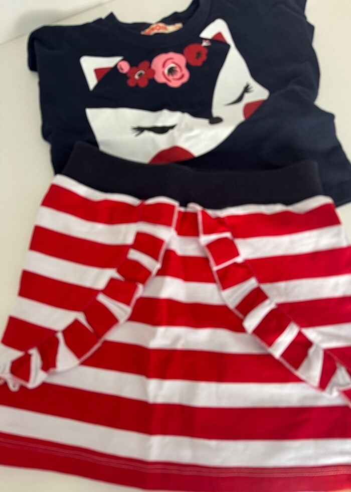 Takım etek t-shırt - Görsel 3