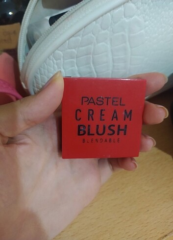 pastel cream blush 43 kırmızı 