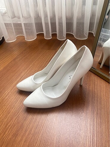 Beyaz stiletto