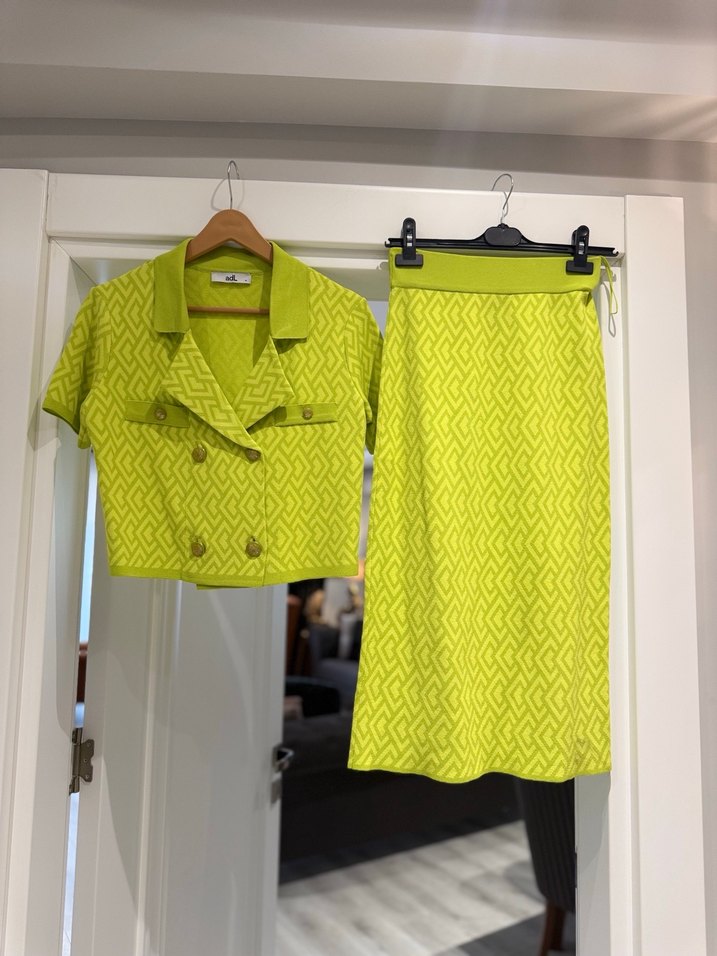 Kısa Kol Desenli Yeşil Kadın Triko Takım - Görsel 3