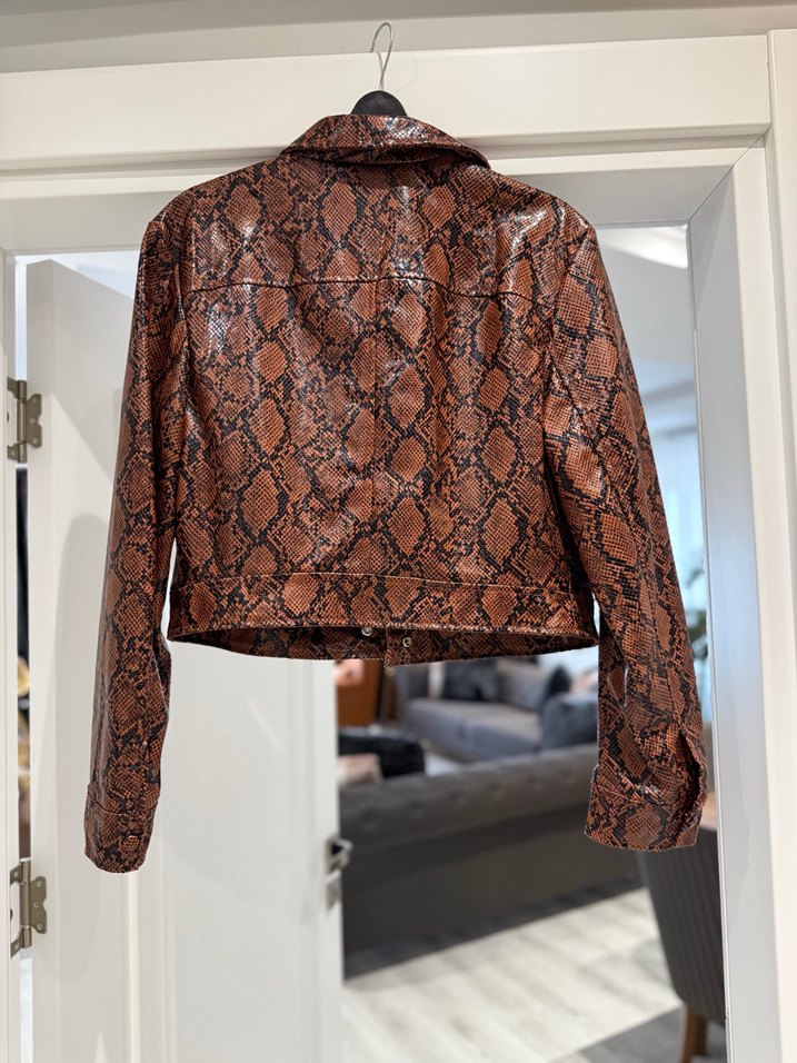 Stradivarius Kahverengi Yılan Derisi Desenli Deri Ceket - Görsel 2