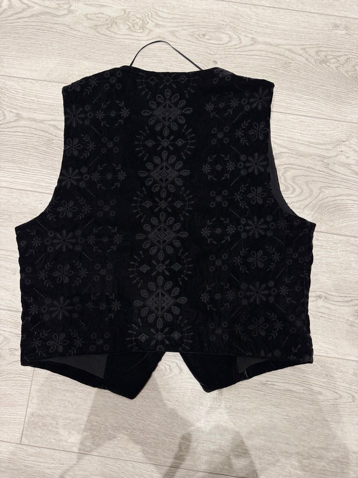 Düğmeli Siyah Nakışlı Kadın Yelek - Görsel 2