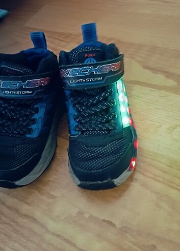 27 Beden Skechers ışıklı spor ayakkabı