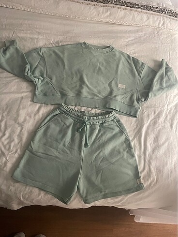 Pull and Bear Şort takım S ve M beden uyumludur