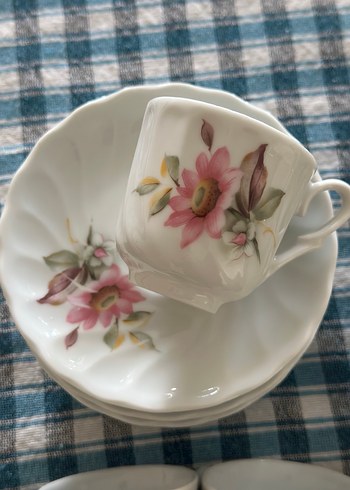 Pembe Çiçek Desenli Beyaz Porselen Fincan Takımı - Görsel 2