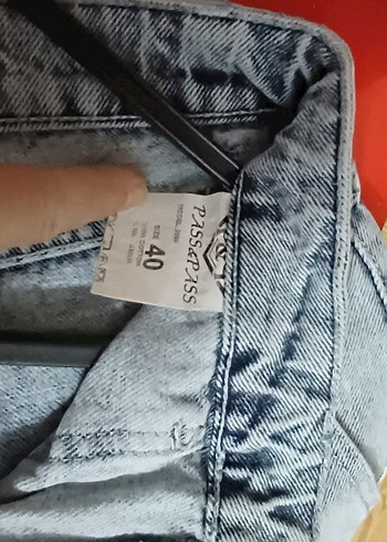 Taşlanmış  Kemerli Bol Kesim  Kot Pantolon - Görsel 3