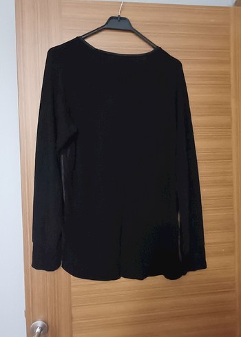 Kadın siyah likralı uzun kollu,V yaka,deri ve sim detaylı bluz. - Görsel 3