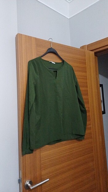Asker yeşili Pencere detaylı bluz