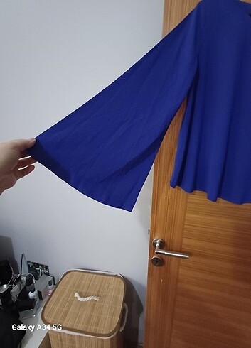 42 Beden Kolları ve etekleri volanlı saks mavisi abiye bluz