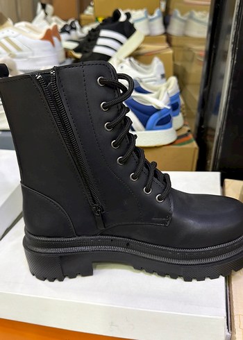 Siyah Bağcıklı Kadın Botu Blok Topuklu - Görsel 2