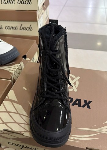 Siyah Rugan Kadın Platform Bot - Görsel 2