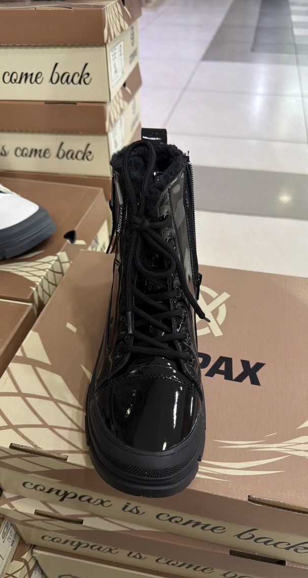 Siyah Rugan Kadın Platform Bot - Görsel 2