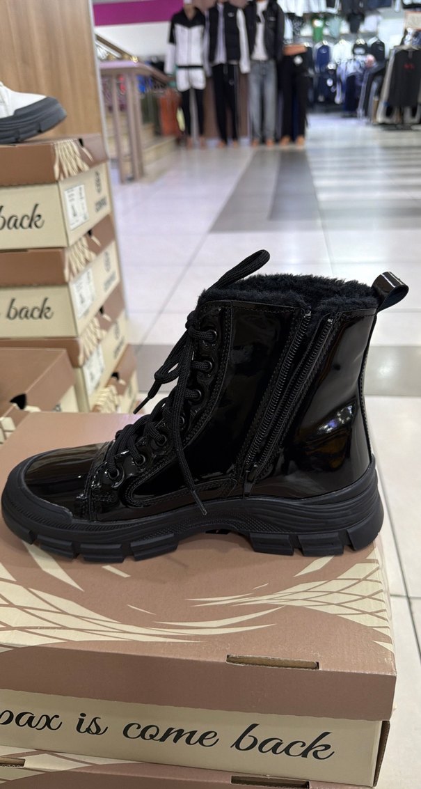 Siyah Rugan Kadın Platform Bot - Görsel 3