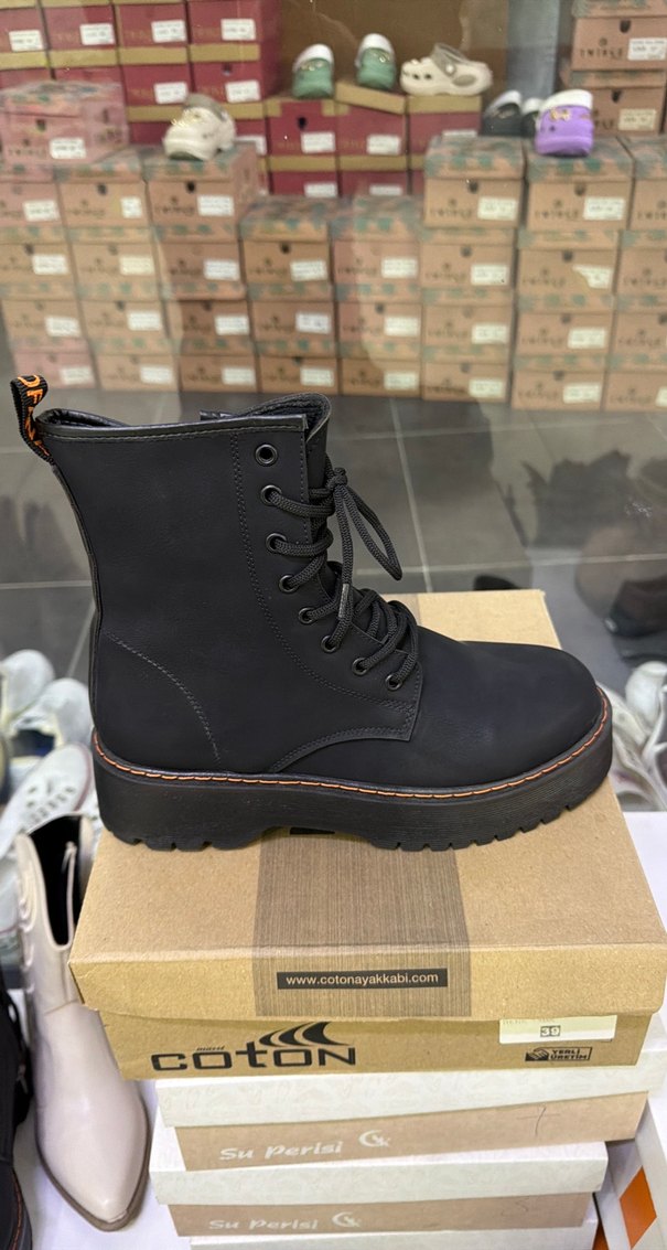 Siyah Platform Topuklu Kadın Lastik Bot - Görsel 2