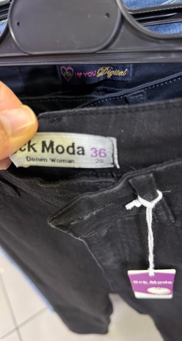 Siyah Düğmeli Kadın Denim Pantolon - Görsel 2