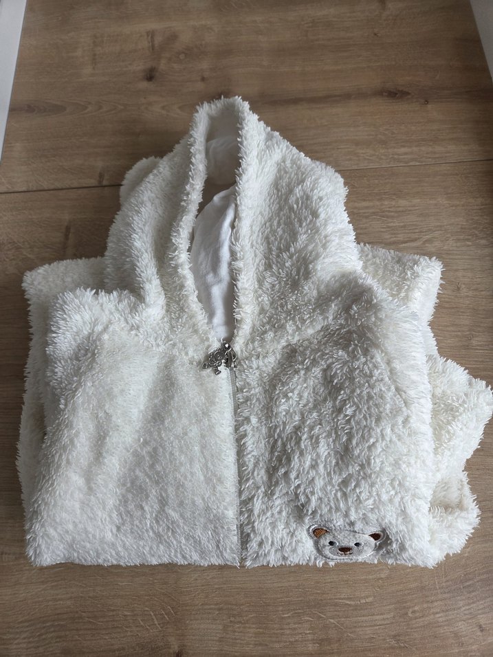 Beyaz Peluş Bebek Tulumu Kapüşonlu - Görsel 2