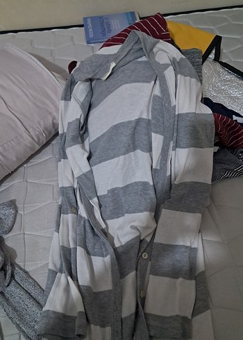 Gri Çizgili Düğmeli Hamile Hırkası