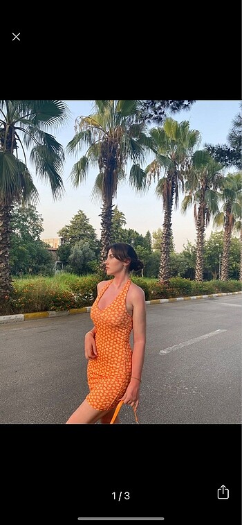 turuncu çiçekli elbise