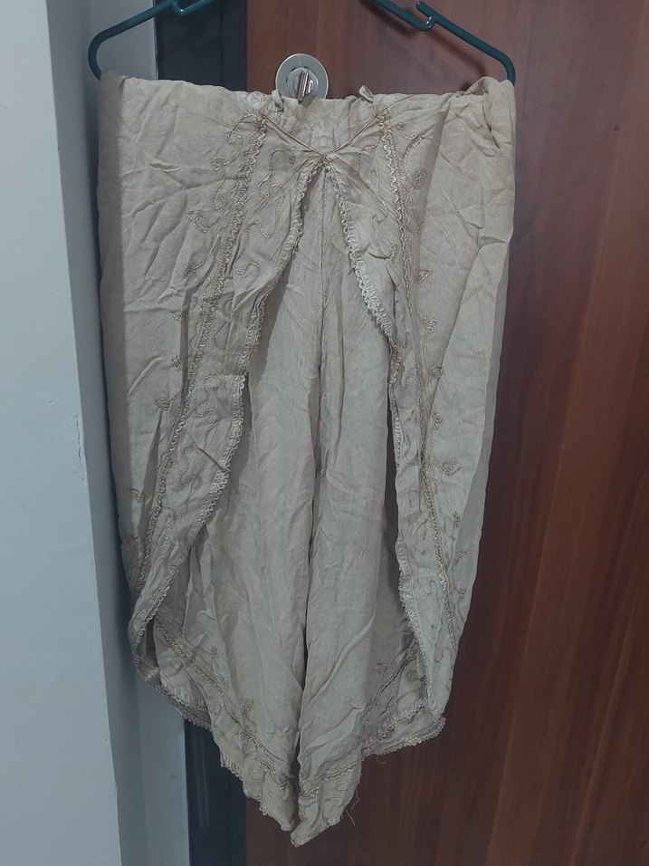 Nakışlı, dökümlü bej otantik pantolon - Görsel 2