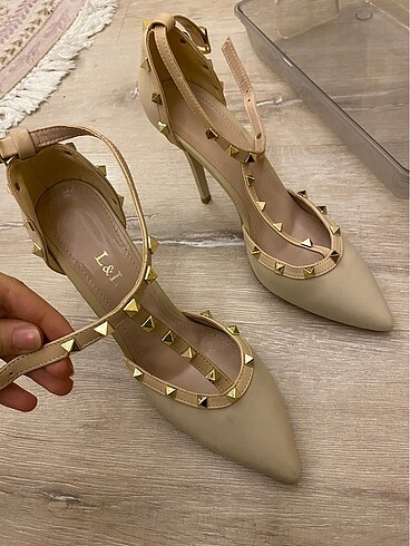 Valentino Zımbalı Valentino model topuklu ayakkabı