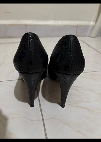 Tergan Siyah Yılan Desenli Topuklu Kadın Ayakkabı - Görsel 4