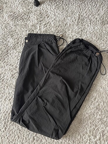 SİYAH PARAŞÜT PANTOLON