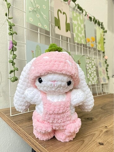 Diğer Strawberry Bunny Peluş Tavşan