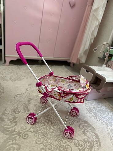 Oyuncak bebek arabası