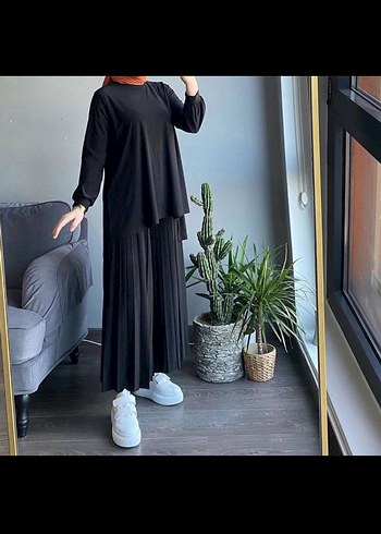 Siyah Uzun Piliseli Kadın Elbise