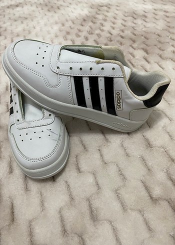 Adidas Beyaz Spor Ayakkabı Siyah Şeritli - Görsel 6