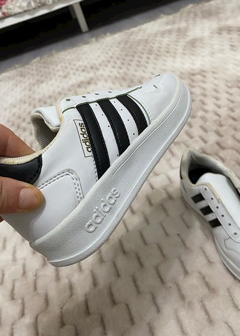 Adidas Beyaz Spor Ayakkabı Siyah Şeritli - Görsel 3