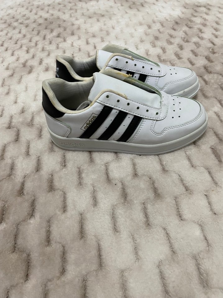 Adidas Beyaz Spor Ayakkabı Siyah Şeritli - Görsel 5