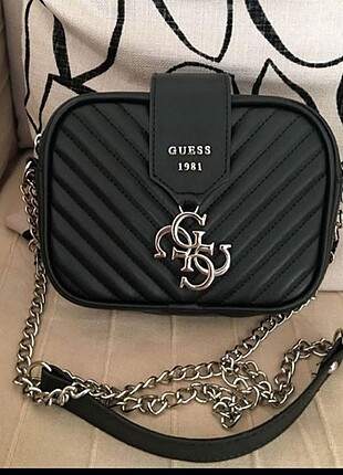 Guess markalı askılı çanta 