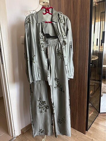 Zara pul işlemeli takım