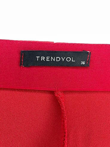 36 Beden kırmızı Renk PreLoved Kumaş Pantolon %70 İndirimli.